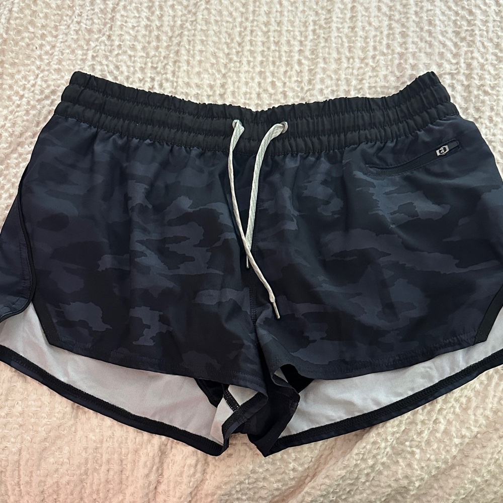 Army Black/ Gray Vuori Shorts Size Large